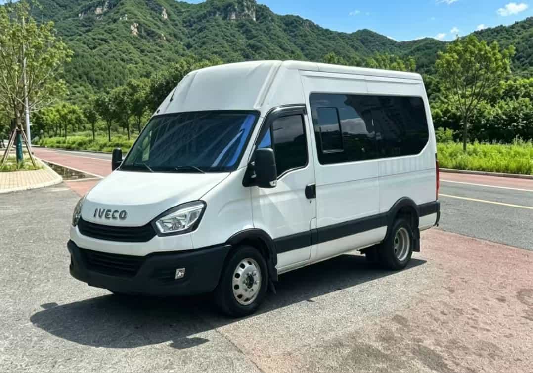 中巴车依维柯15座I-C0001